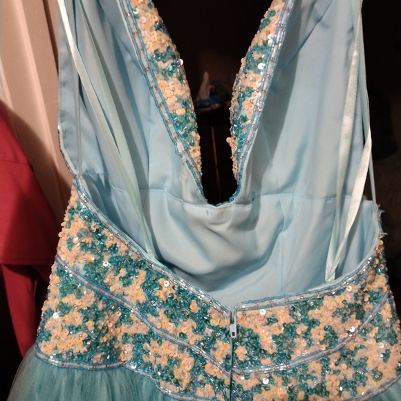 Beautiful Prom Formal Dress - Picture 6 of 7